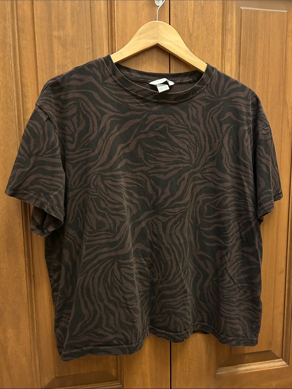 H&M Dark Brown Zebra-Print Short Sleeve Tee size large